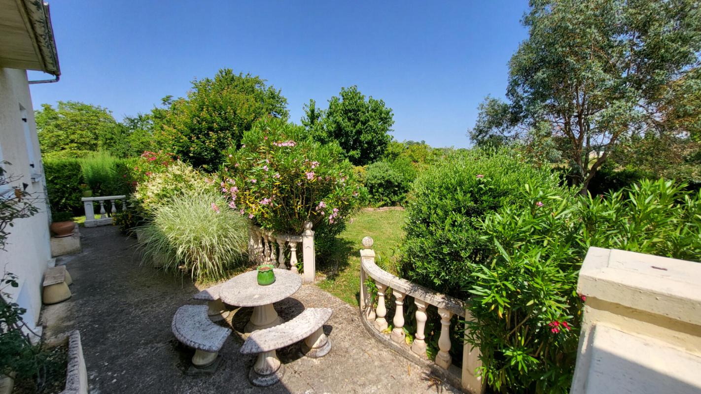 SAINT-MEDARD-DE-MUSSIDAN Maison années 1975  Saint Medard De Mussidan 6 pièces  210 m2 jardin de 1310m² 12