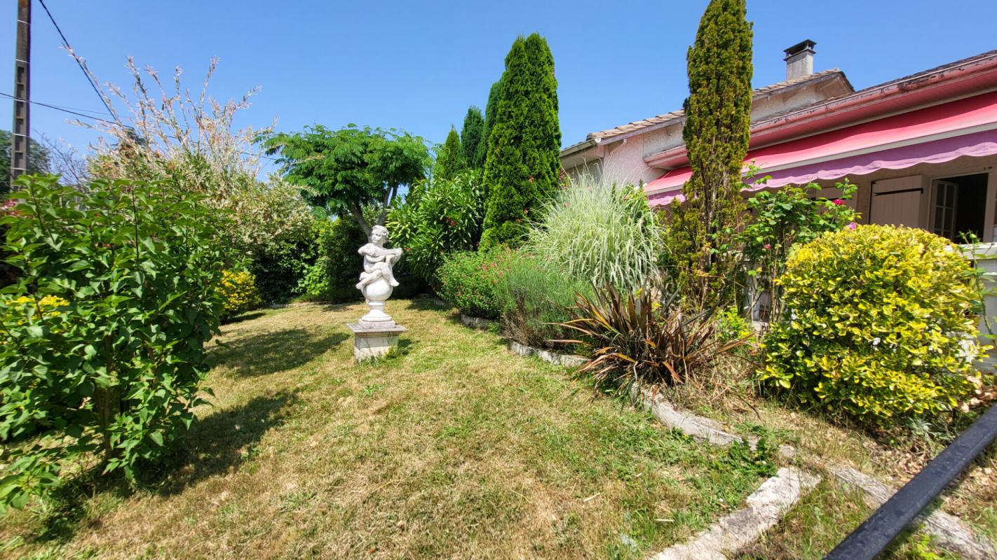 SAINT-MEDARD-DE-MUSSIDAN Maison années 1975  Saint Medard De Mussidan 6 pièces  210 m2 jardin de 1310m² 6