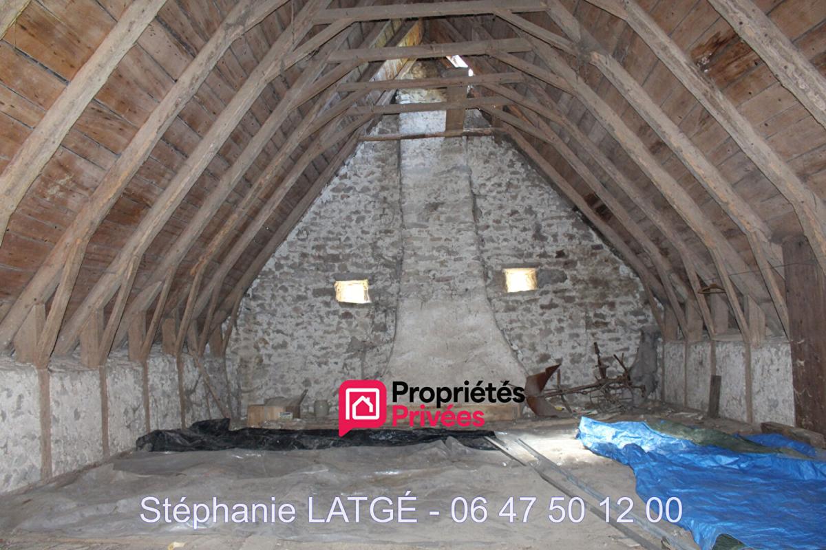 LARODDE Propriété d'une Maison de 42 m2 et Grange à finir de rénover 7