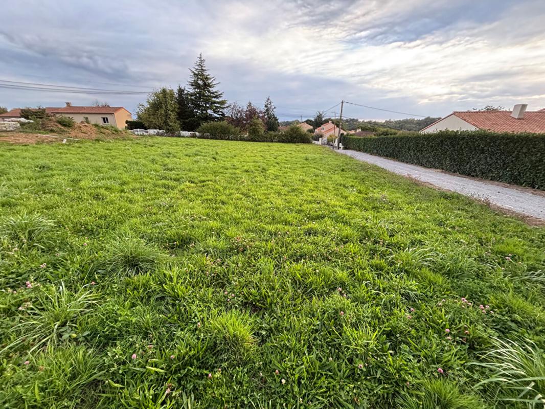 OUDON A SAISIR OUDON TERRAIN CONSTRUCTIBLE NON VIABILISÉ 1