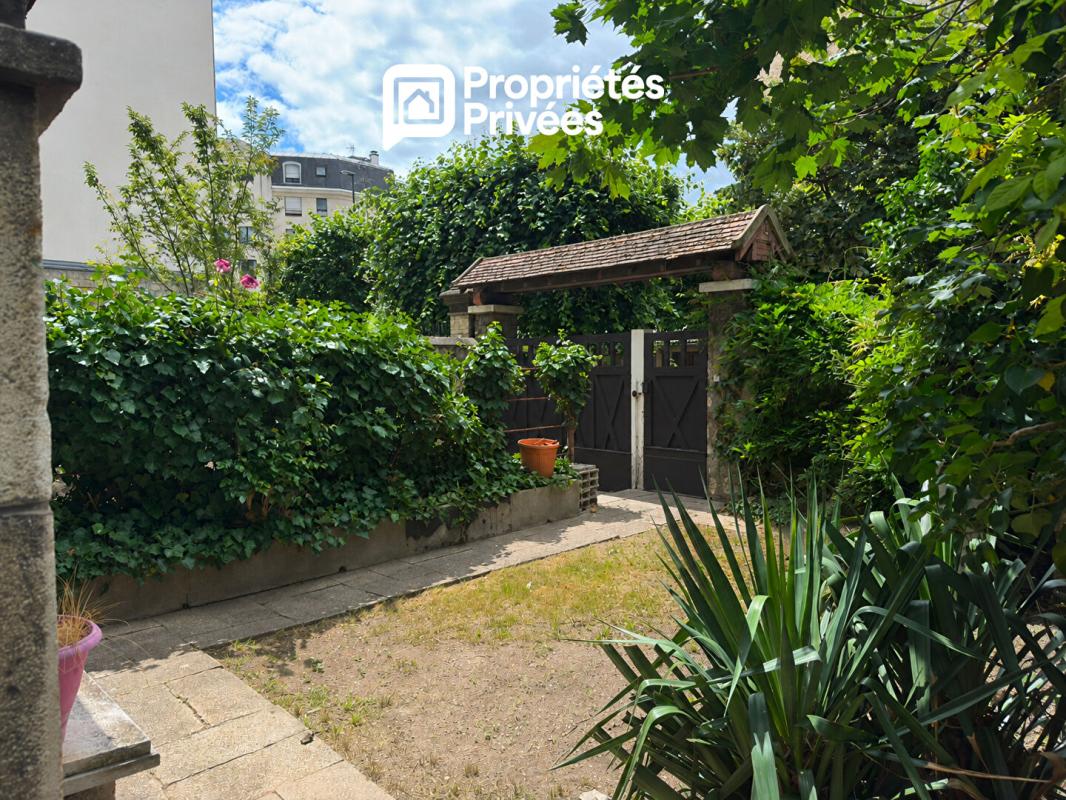 LA GARENNE-COLOMBES Maison de 235 m² - 5 chambres - Souvenir Français 1