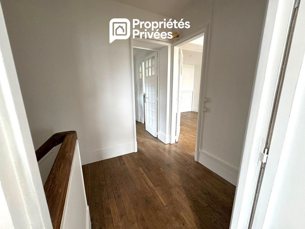 LA GARENNE-COLOMBES Maison de 235 m² - 5 chambres - Souvenir Français 10