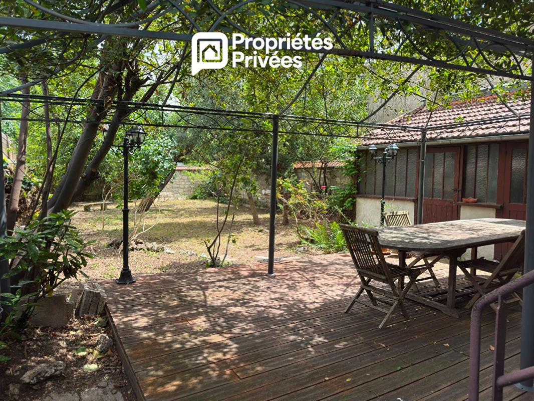 LA GARENNE-COLOMBES Maison de 235 m² - 5 chambres - Souvenir Français 2