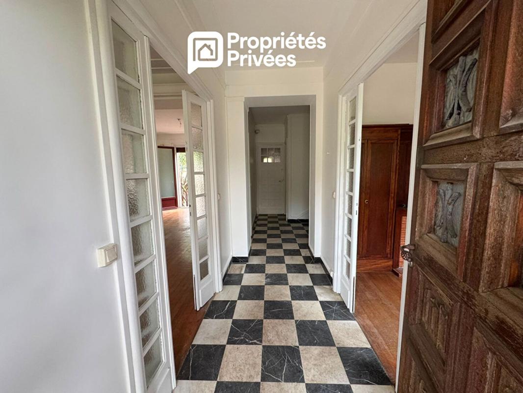 LA GARENNE-COLOMBES Maison de 235 m² - 5 chambres - Souvenir Français 7