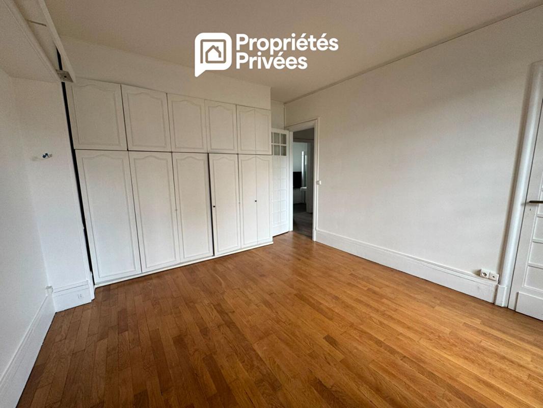 LA GARENNE-COLOMBES Maison de 235 m² - 5 chambres - Souvenir Français 9