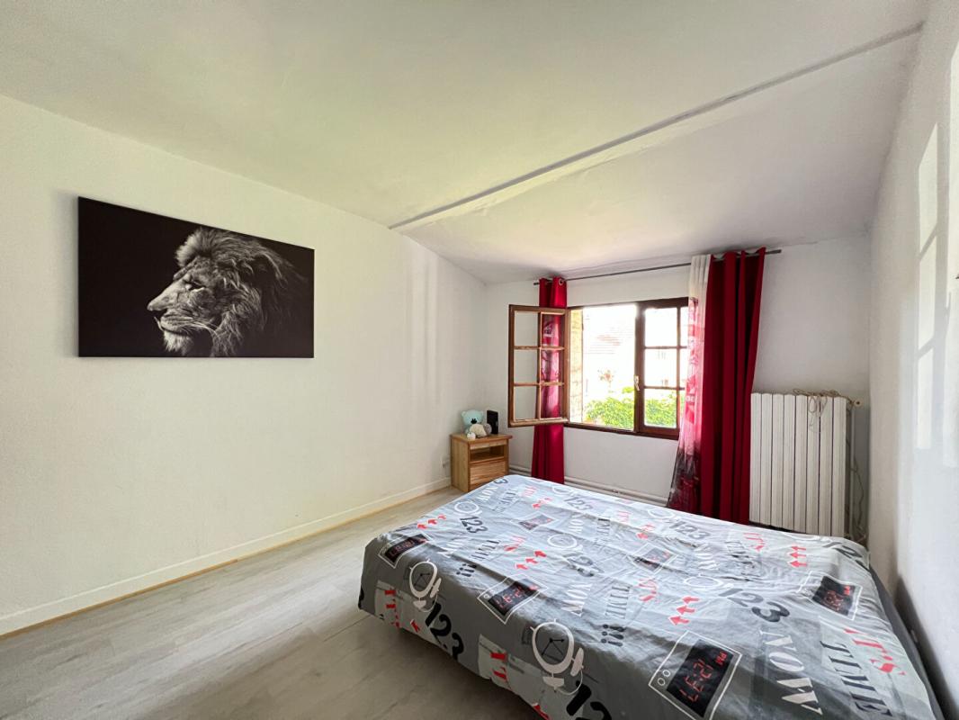 AUBIAT Corps de ferme avec grange et jardin clos ? 165 m² ? Aubiat ? Fort potentiel 13