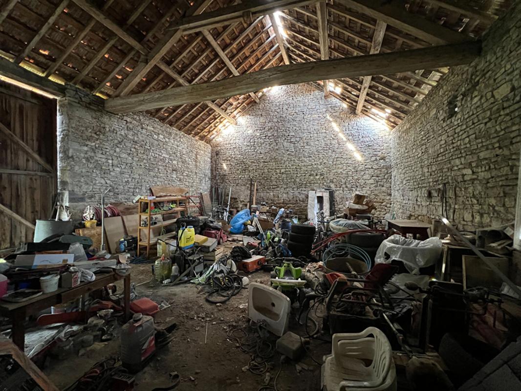 AUBIAT Corps de ferme avec grange et jardin clos ? 165 m² ? Aubiat ? Fort potentiel 16