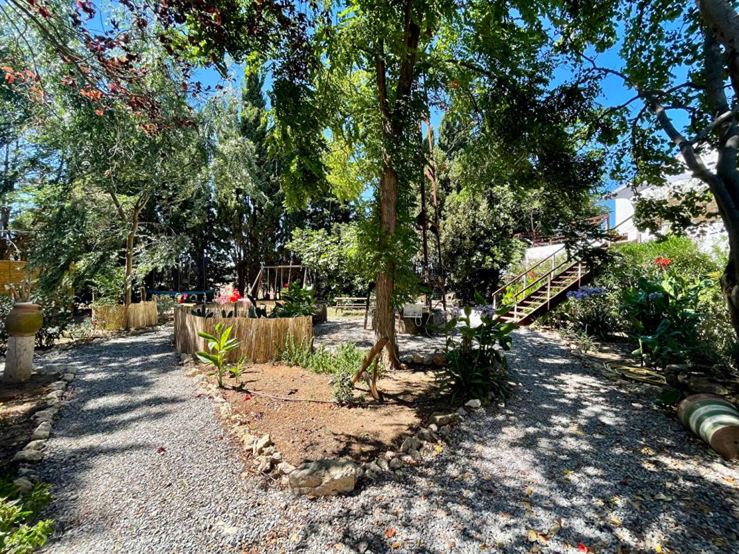 SERVIAN Propriété avec gîtes et écuries - Servian - 592 000 euros 11