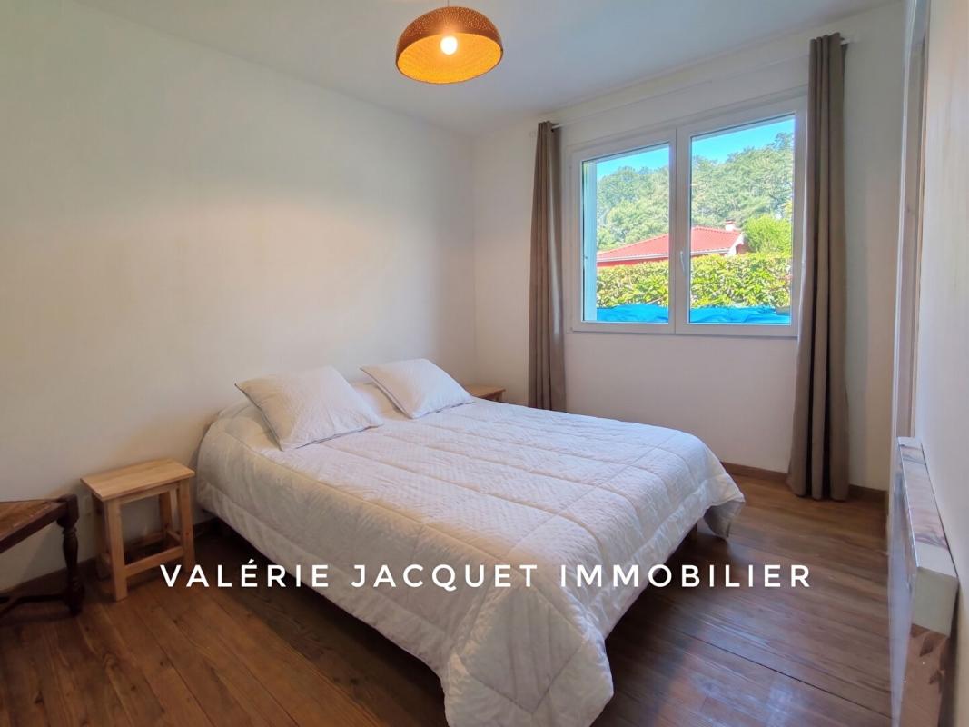 MOULIN-NEUF Plain-pied restauré au calme avec grand terrain constructible à Moulin-Neuf 6