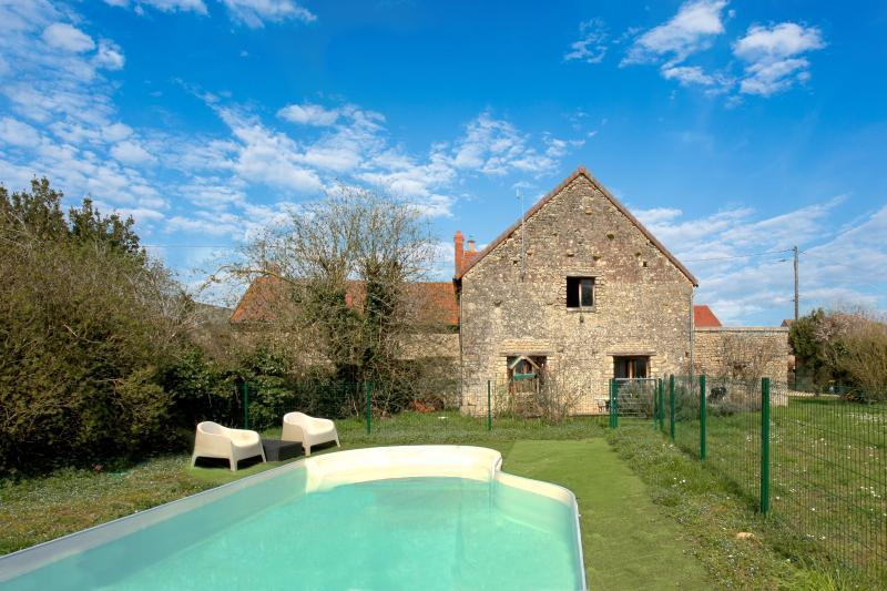 AUDEVILLE Maison en pierre 6 pièces, jardin et piscine ! 2