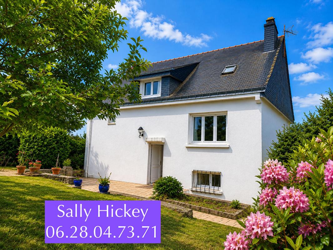 PEAULE Sally HICKEY vous propose en Exclusivité à PEAULE 56130, au coeur d'un bourg breton pittoresque et proche de tous commerces à pied, cette maison T4 ( 3 chambres - possible 4 ) et son grand jardin clos. Au prix de 205 000 euros, HAI 1