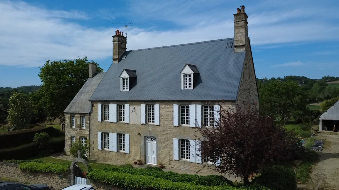 SAINT-NICOLAS-DES-BOIS Maison Saint Nicolas Des Bois 9 pièce(s) 223.50 m2 1
