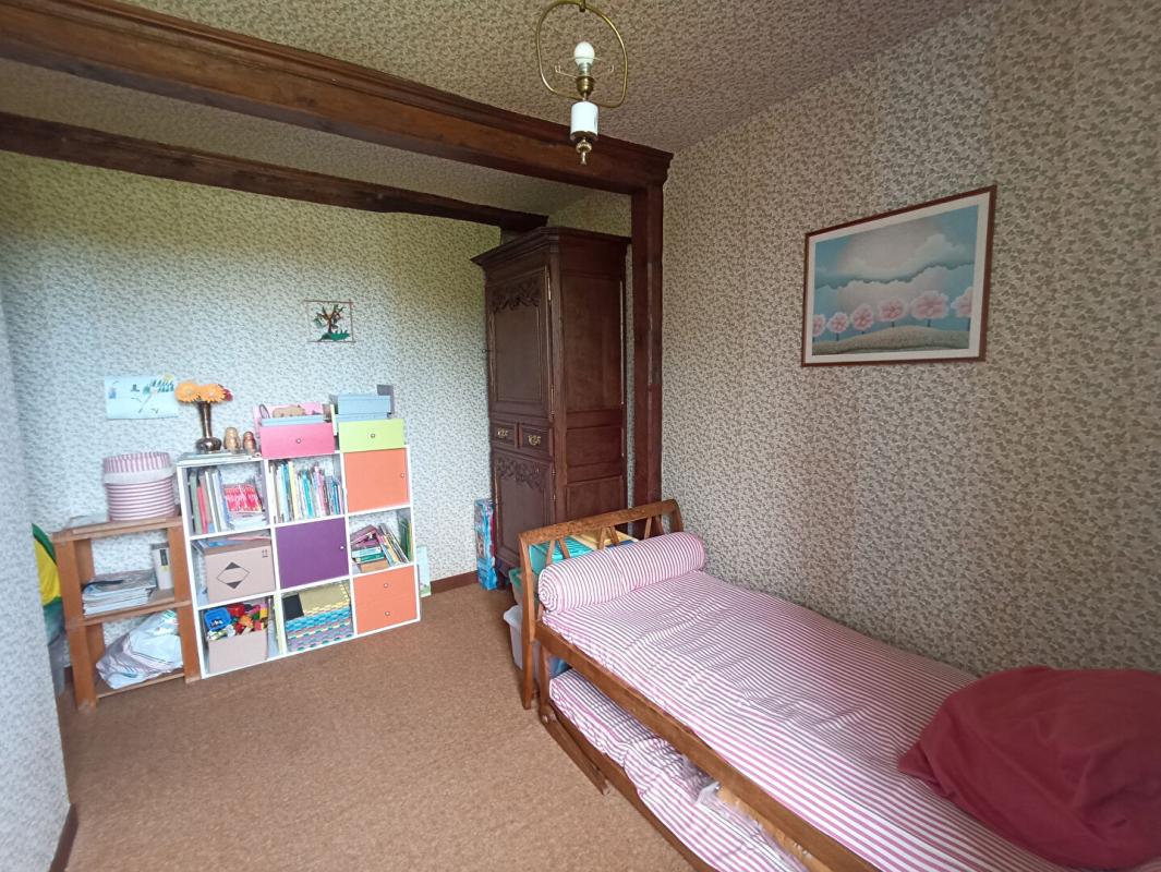 SAINT-NICOLAS-DES-BOIS Maison Saint Nicolas Des Bois 9 pièce(s) 223.50 m2 10