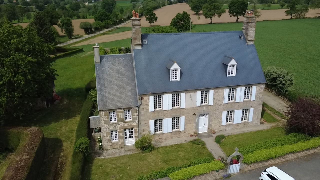SAINT-NICOLAS-DES-BOIS Maison Saint Nicolas Des Bois 9 pièce(s) 223.50 m2 18