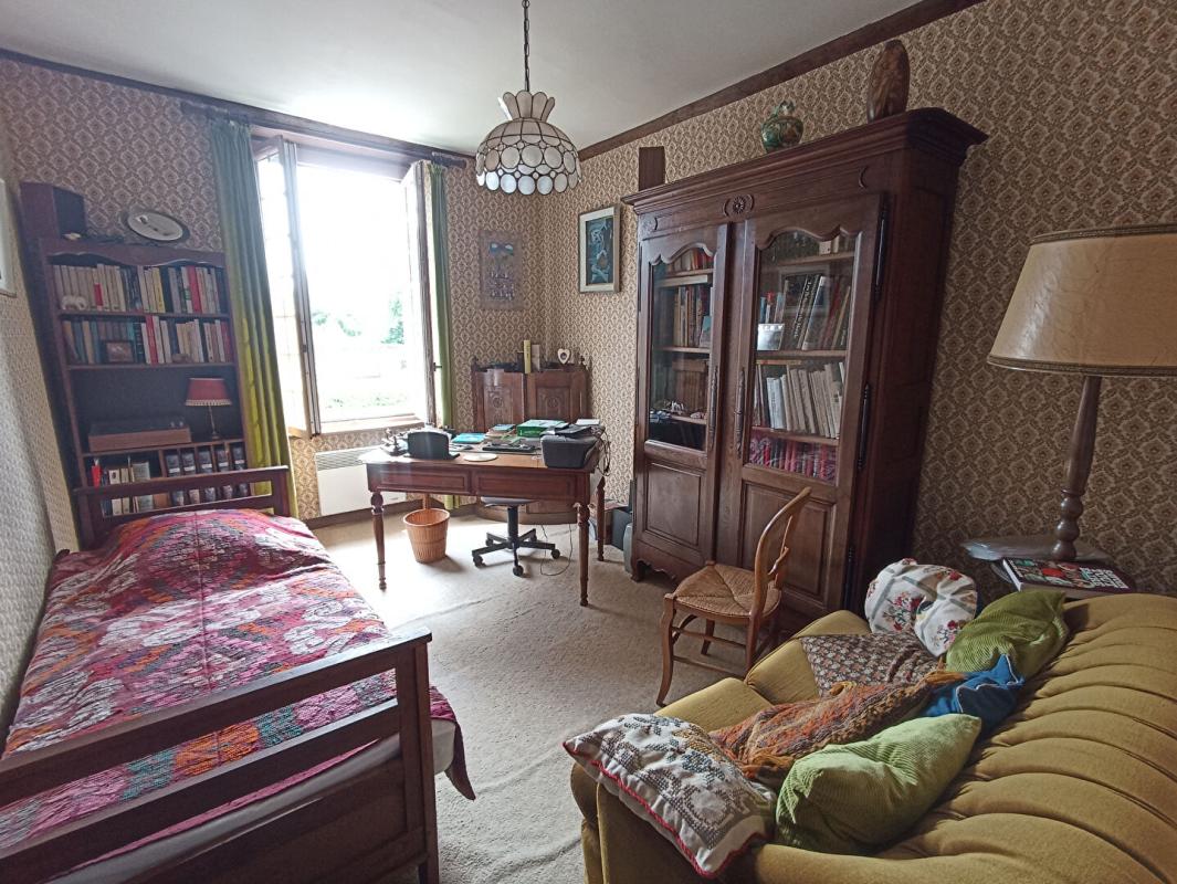 SAINT-NICOLAS-DES-BOIS Maison Saint Nicolas Des Bois 9 pièce(s) 223.50 m2 7