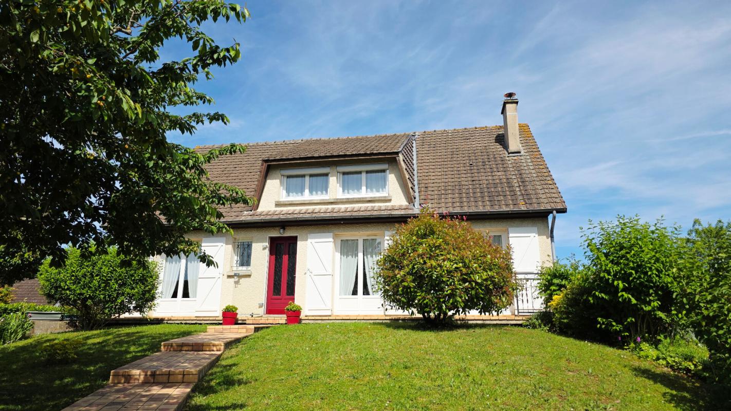 SAINT-DOULCHARD MAISON DE 162M² 7 PIECES 6 CHAMBRES SOUS-SOL GARAGE JARDIN 1