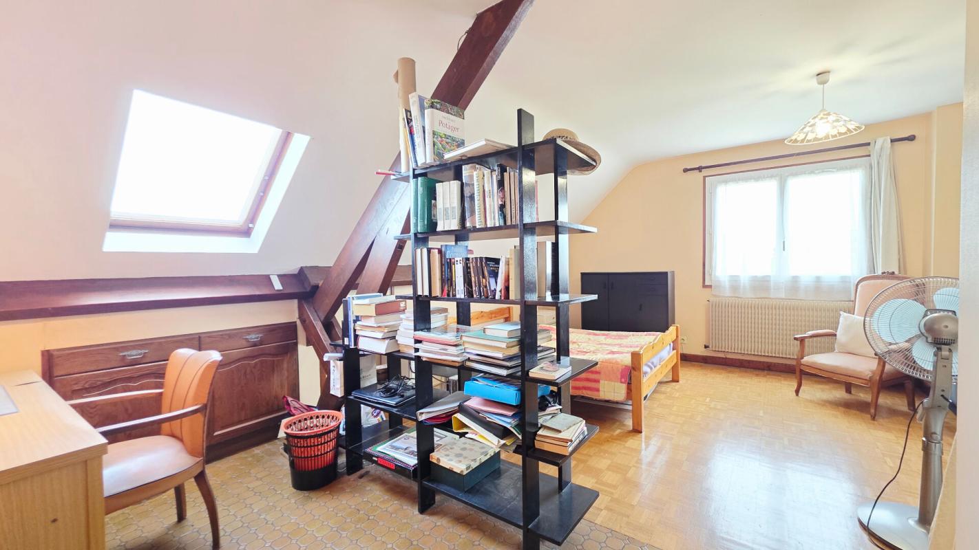SAINT-DOULCHARD MAISON DE 162M² 7 PIECES 6 CHAMBRES SOUS-SOL GARAGE JARDIN 15