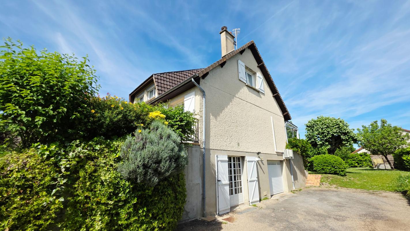 SAINT-DOULCHARD MAISON DE 162M² 7 PIECES 6 CHAMBRES SOUS-SOL GARAGE JARDIN 17