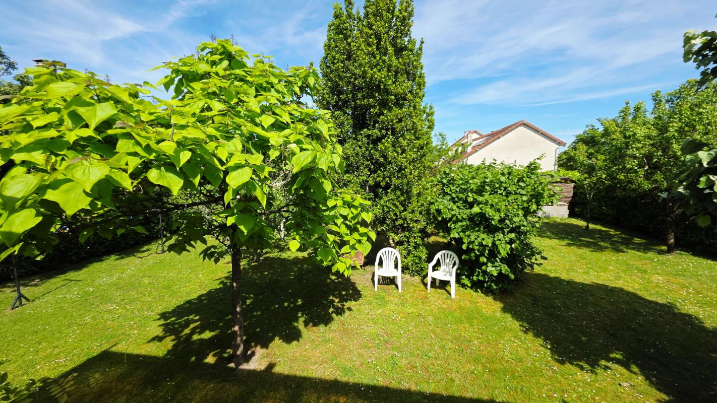 SAINT-DOULCHARD MAISON DE 162M² 7 PIECES 6 CHAMBRES SOUS-SOL GARAGE JARDIN 18