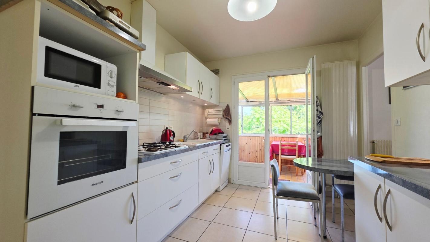 SAINT-DOULCHARD MAISON DE 162M² 7 PIECES 6 CHAMBRES SOUS-SOL GARAGE JARDIN 7