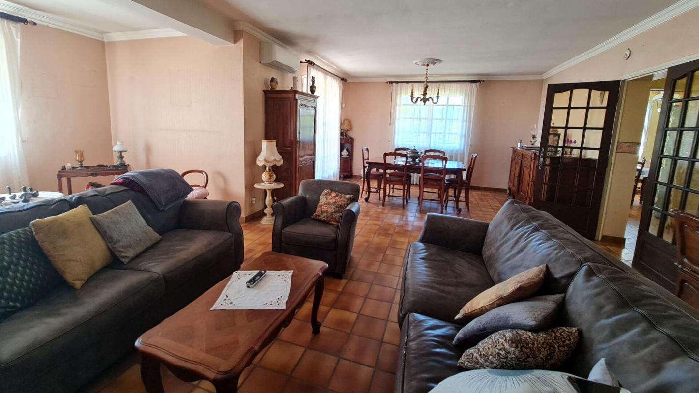 ALES PROPRIÉTÉ FAMILIALE AUX VOLUMES GÉNÉREUX SUR PLUS DE 2100 m² CONSTRUCTIBLES 5