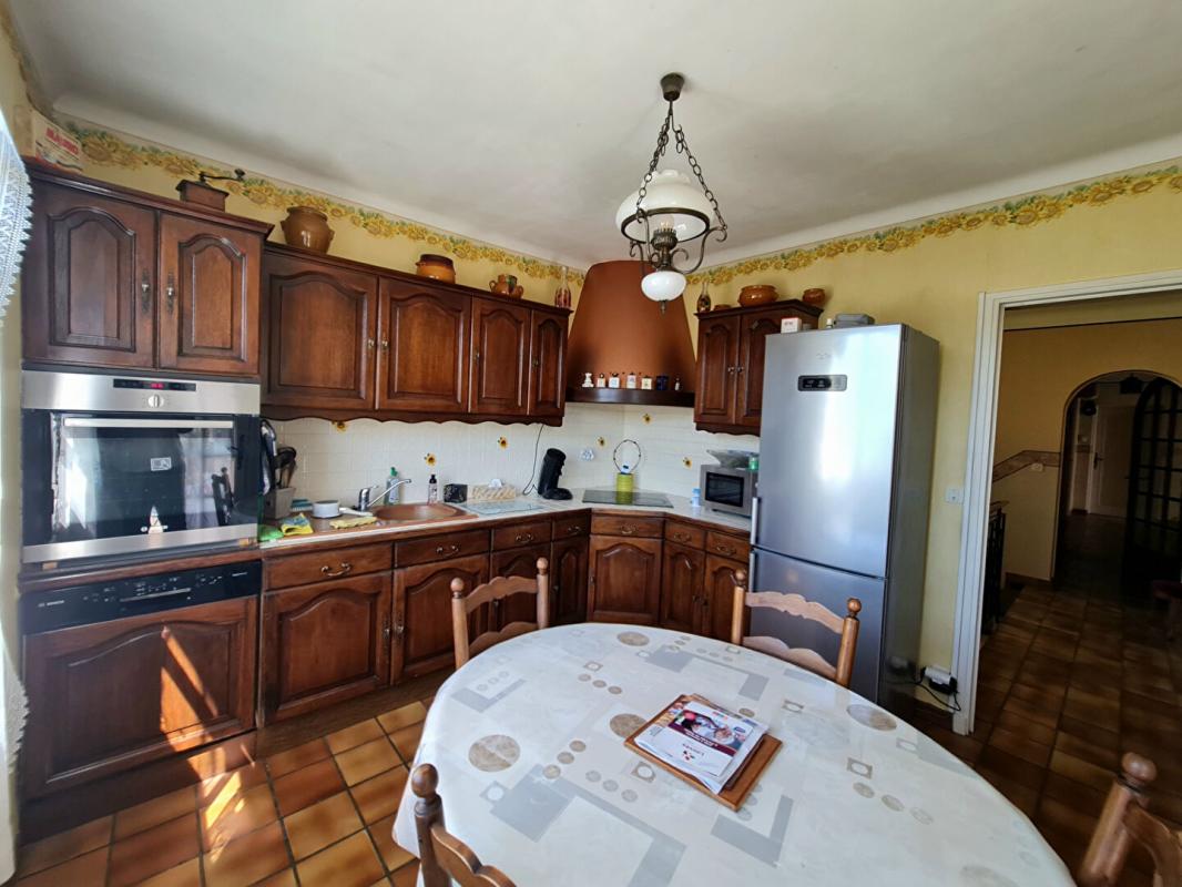 ALES PROPRIÉTÉ FAMILIALE AUX VOLUMES GÉNÉREUX SUR PLUS DE 2100 m² CONSTRUCTIBLES 9