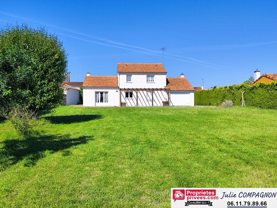 LE MARILLAIS Maison familiale de 145 m² env. avec 4 chambres, garage et grand jardin 14