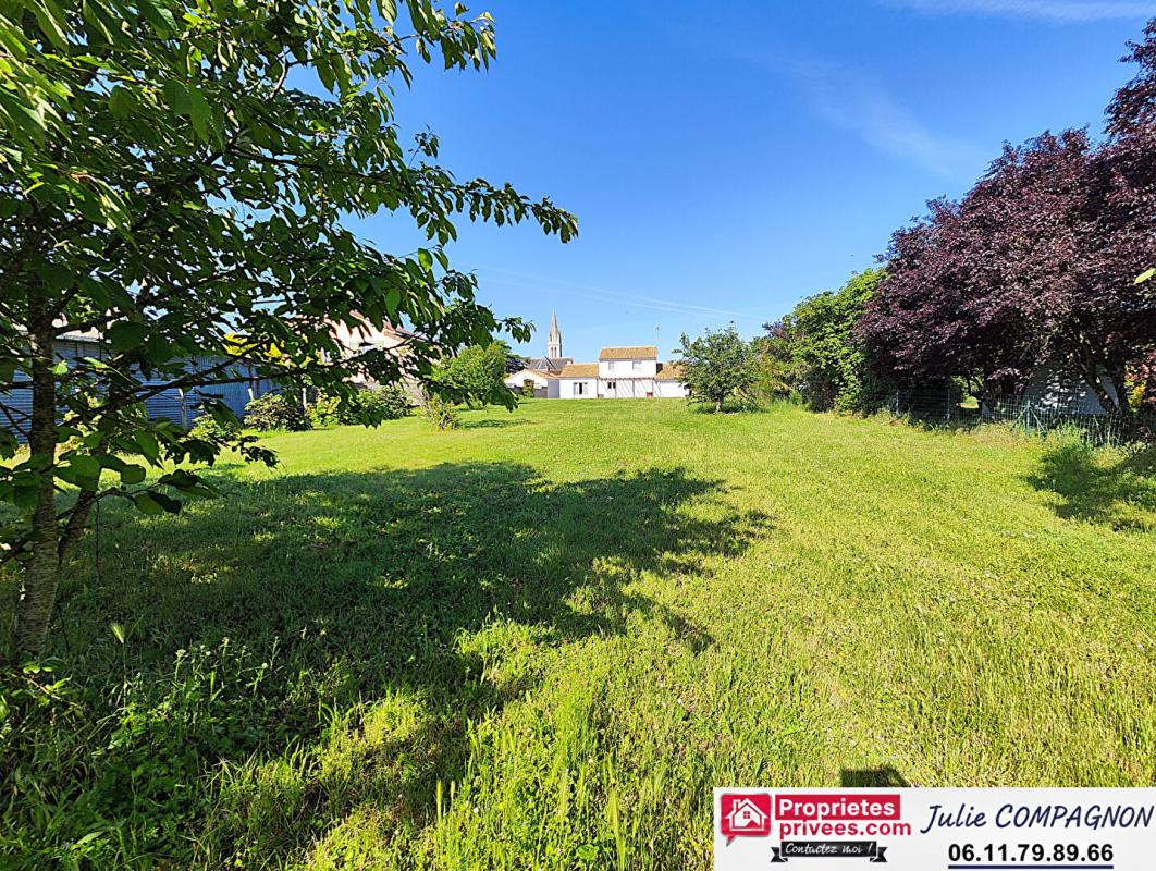 LE MARILLAIS Maison familiale de 145 m² env. avec 4 chambres, garage et grand jardin 17