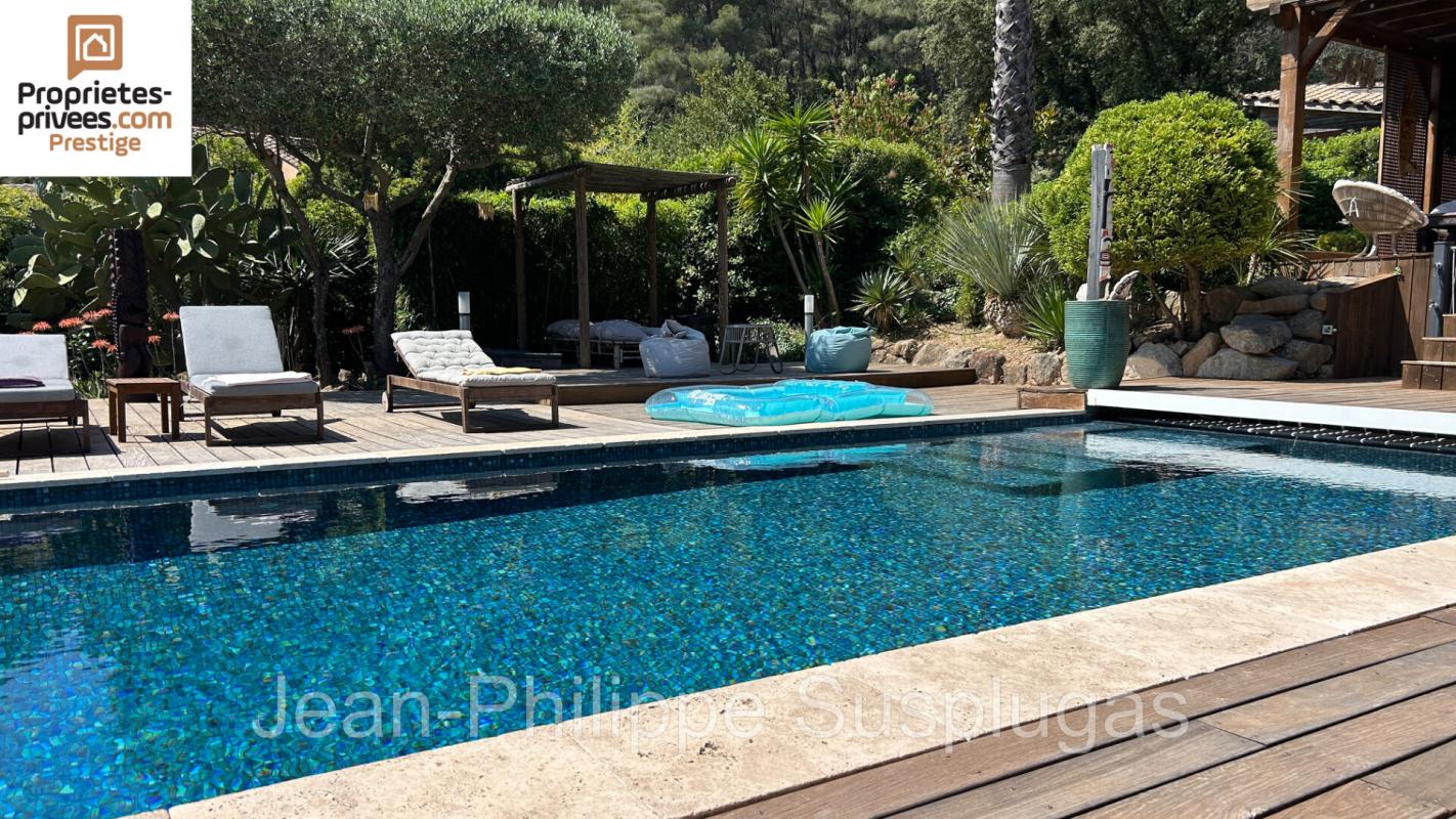 SANARY-SUR-MER Villa Sanary Sur Mer 8 pièce(s) 235 m2 1