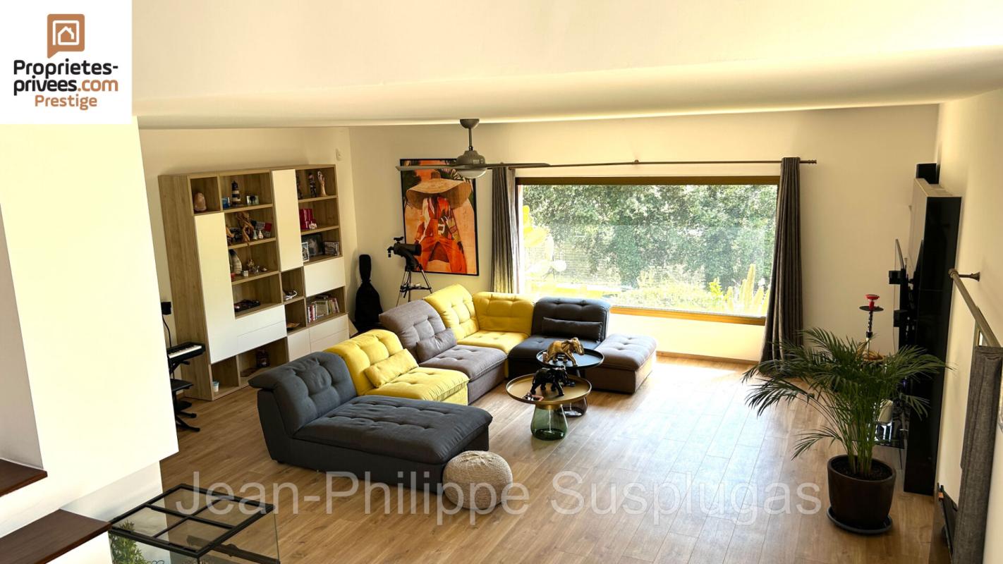 SANARY-SUR-MER Villa Sanary Sur Mer 8 pièce(s) 235 m2 8