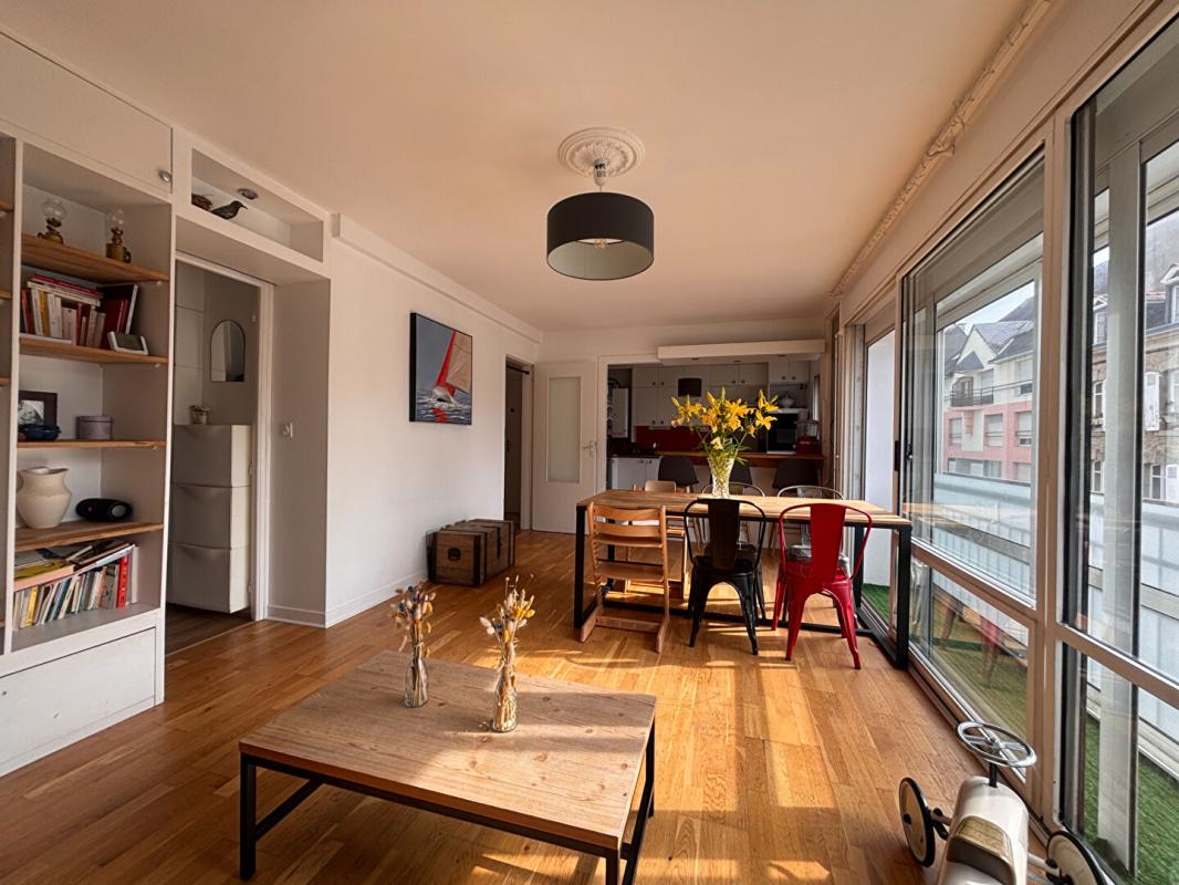 VANNES Vannes centre ville : Appartement 3 chambres + stationnement 5