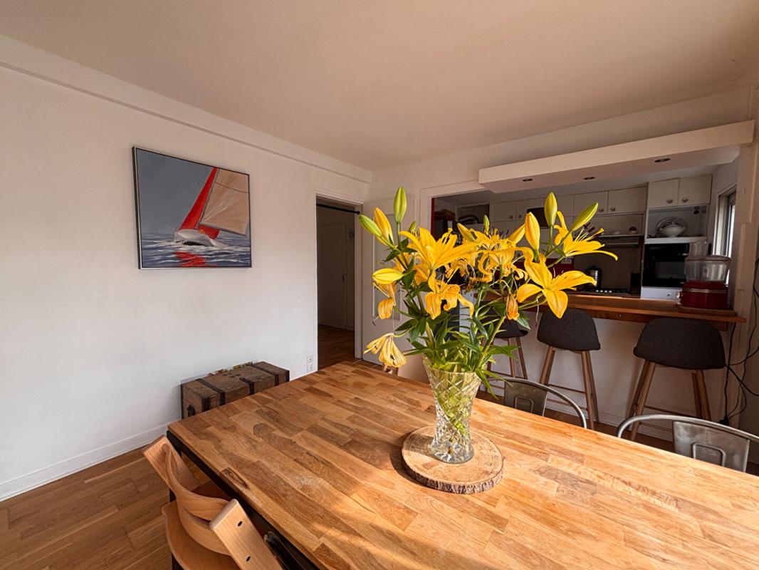 VANNES Vannes centre ville : Appartement 3 chambres + stationnement 8