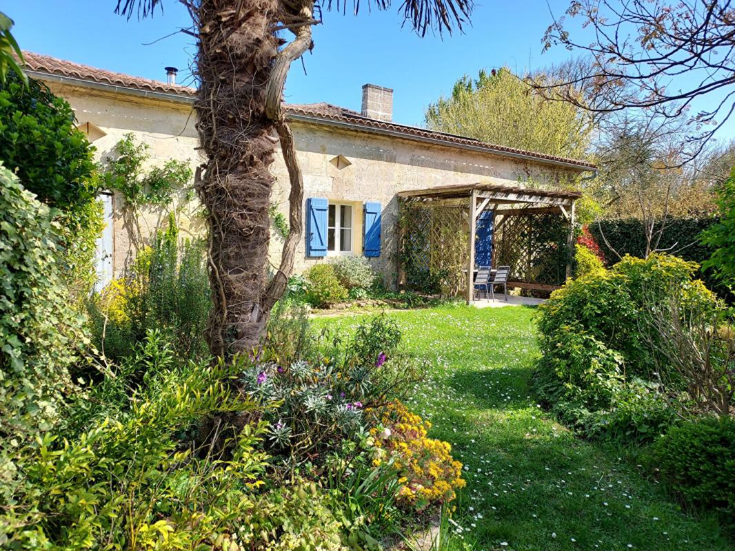 CIVRAC-DE-BLAYE Elégante maison de maître avec activité touristique à forte valeur ajoutée 17