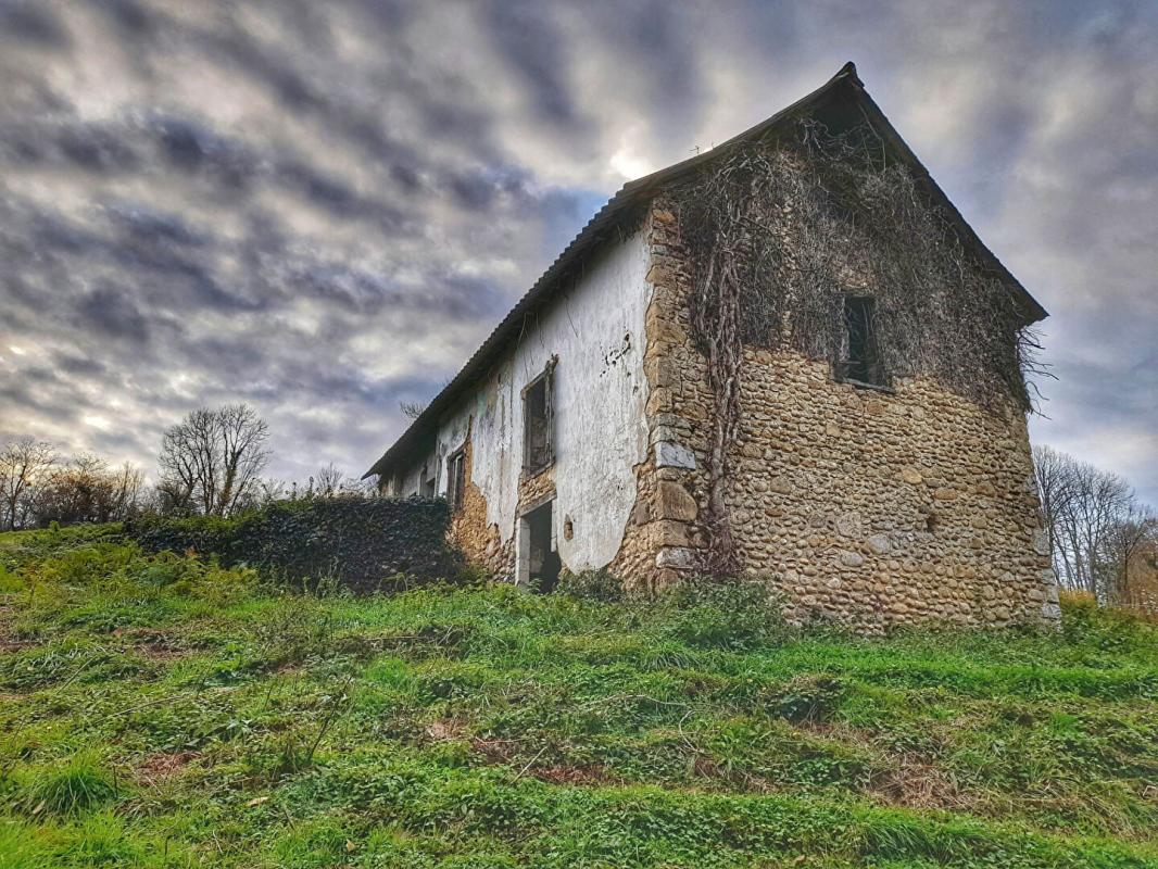 GAN Propriété à rénover avec grand terrain et panorama sur les Pyrénées 4