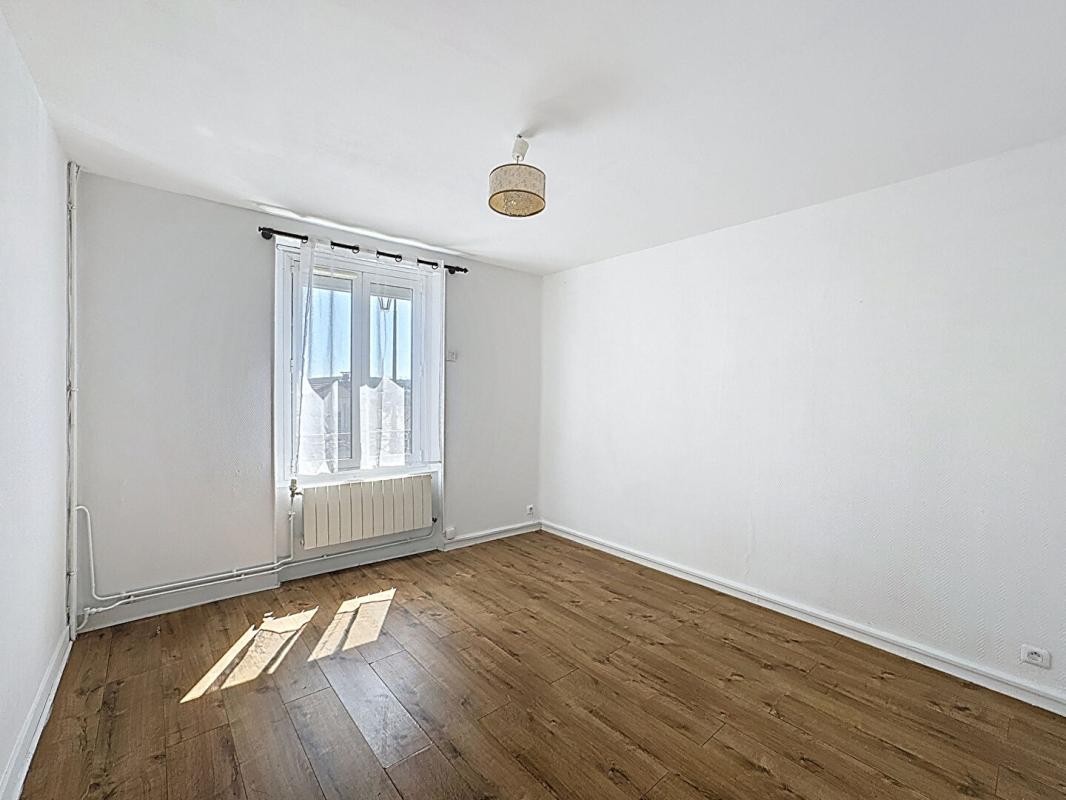 CHAMPLAN Maison familiale 6 chambres ? Volumes exceptionnels, DPE C et garage XXL de 40 m2 9