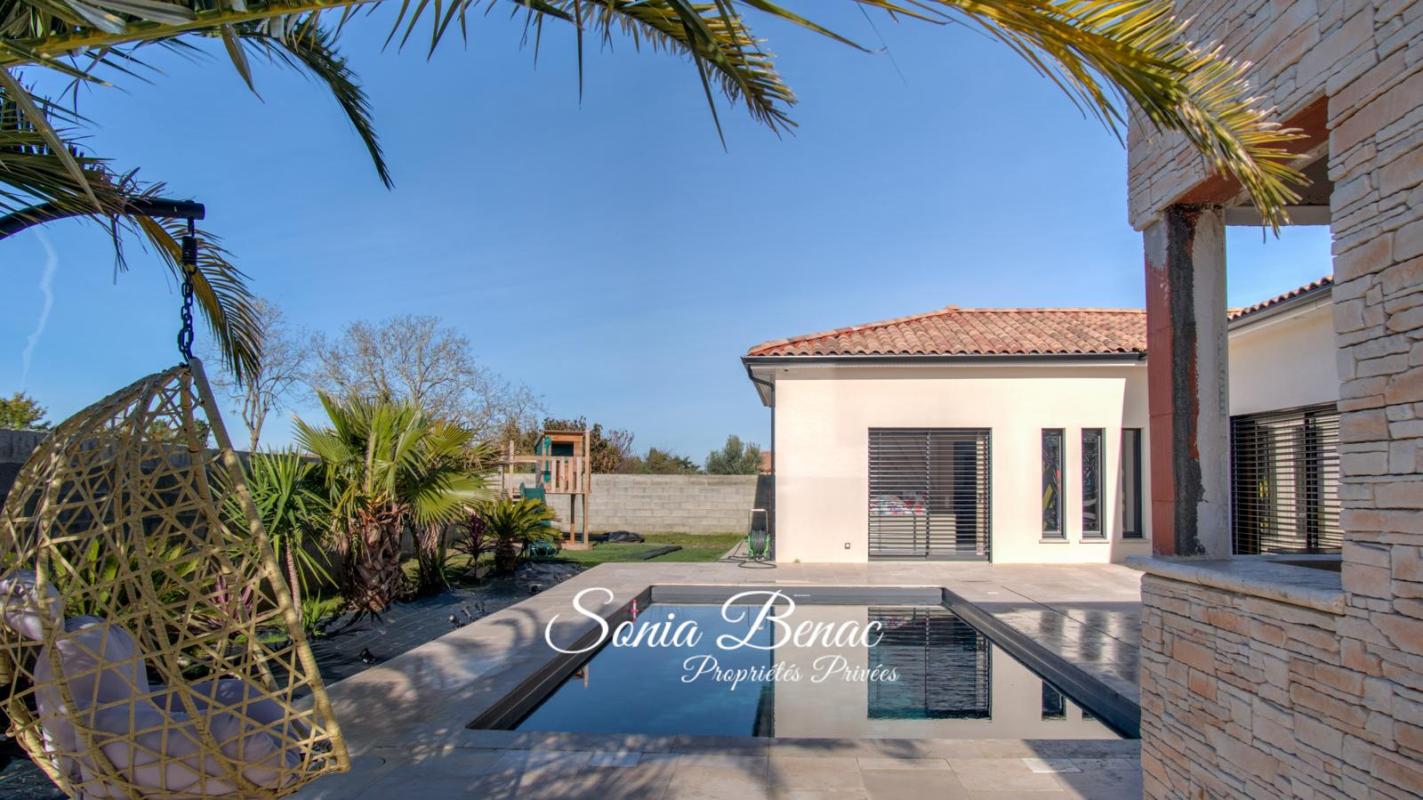 CARBONNE VILLA COMTEMPORAINE DE PLAIN PIED - T5 - PISCINE - POOL HOUSE - DOUBLE GARAGE - CARBONNE 1