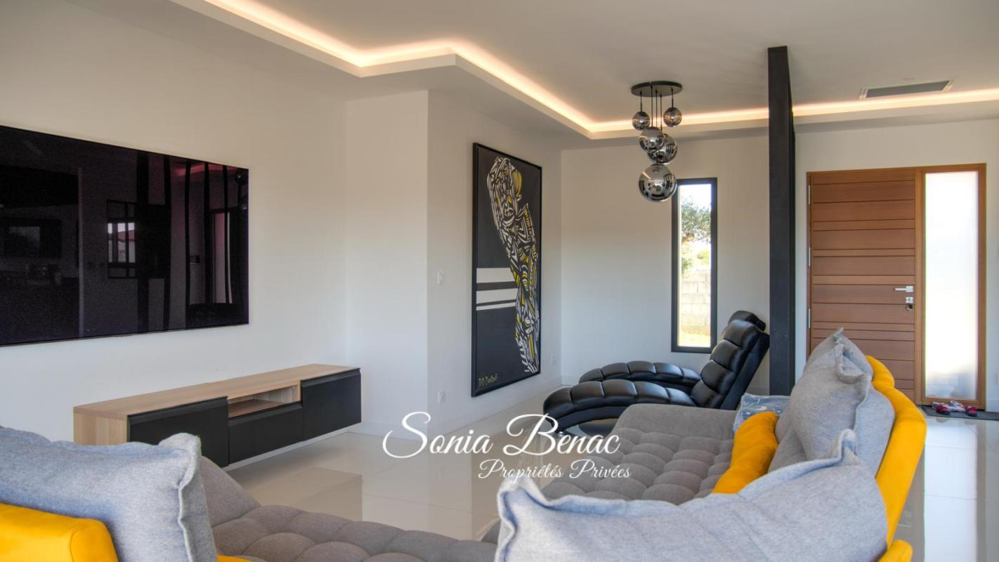 CARBONNE VILLA COMTEMPORAINE DE PLAIN PIED - T5 - PISCINE - POOL HOUSE - DOUBLE GARAGE - CARBONNE 12