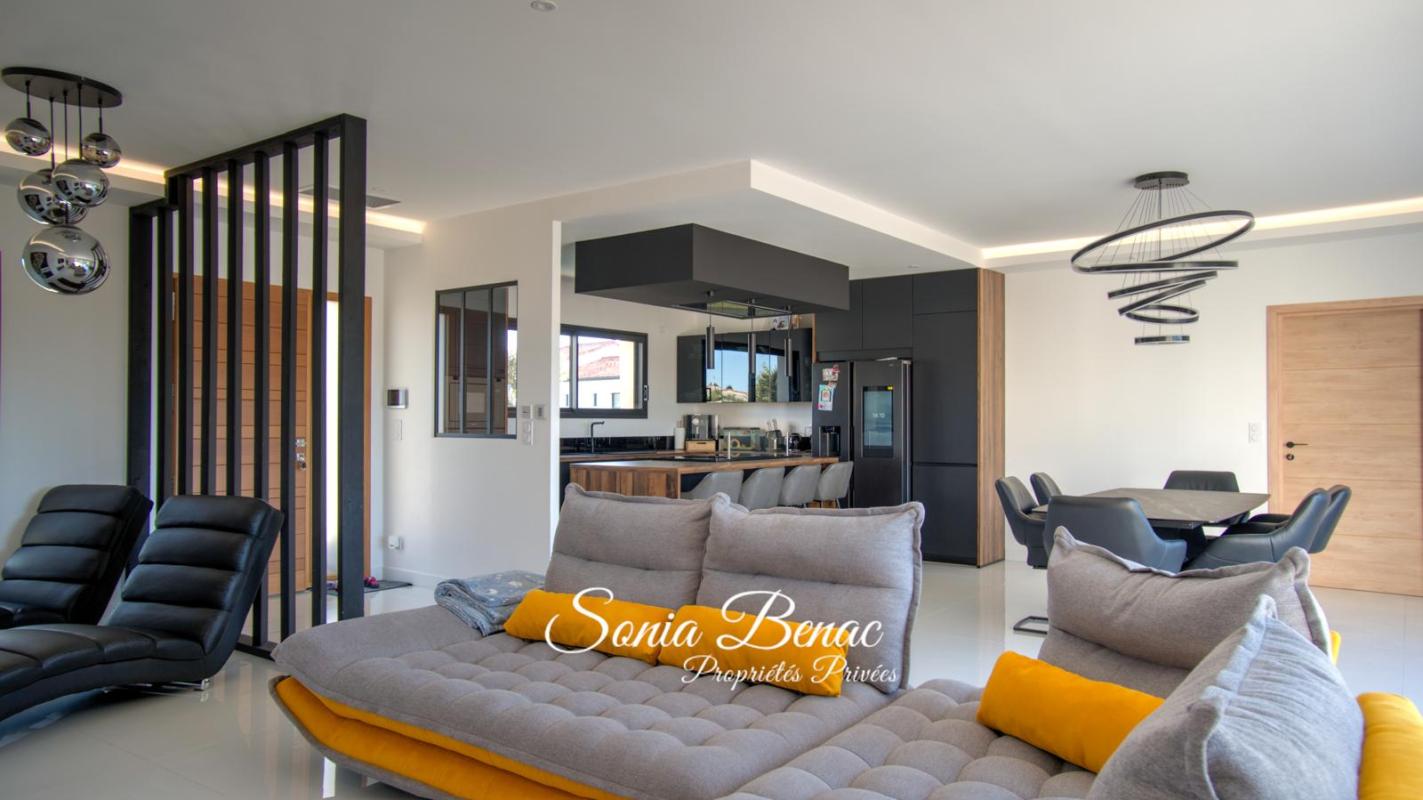 CARBONNE VILLA COMTEMPORAINE DE PLAIN PIED - T5 - PISCINE - POOL HOUSE - DOUBLE GARAGE - CARBONNE 9