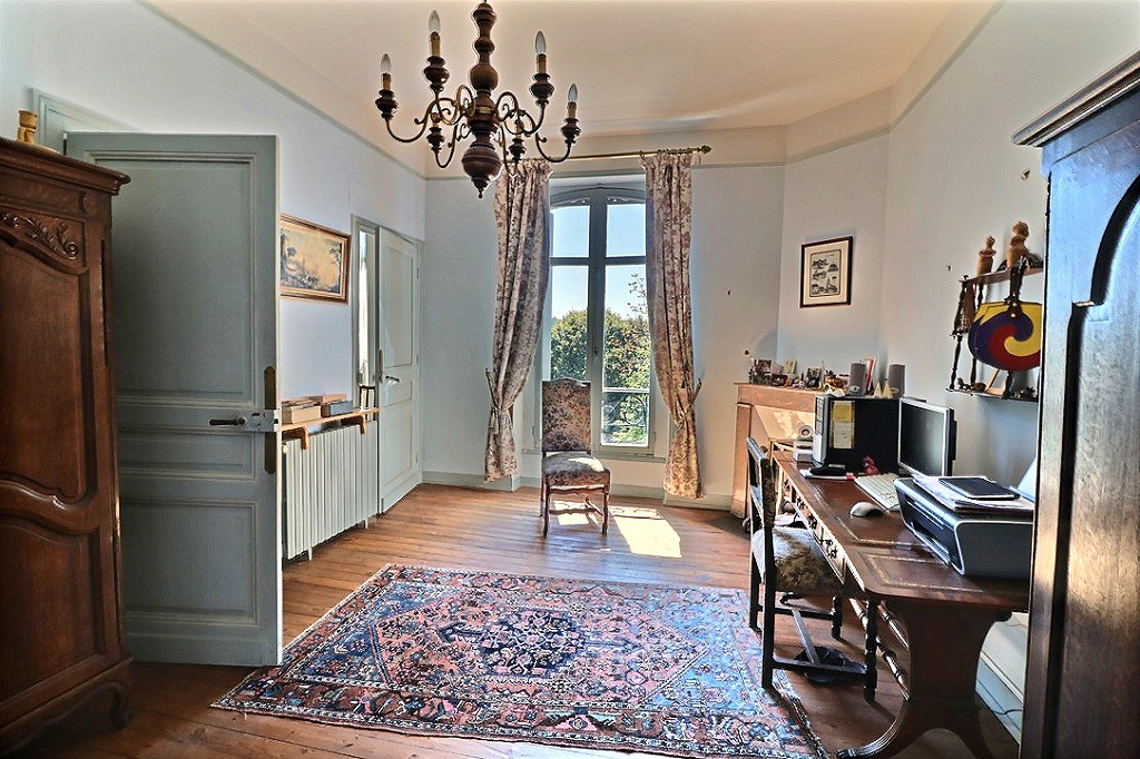CHANCELADE Maison cossue Chancelade 9 pièce(s) 250 m2/ profession libérale possible 10