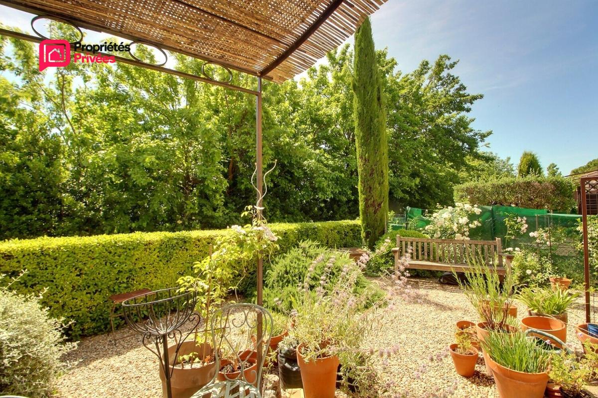 UZES UZES 5 minutes a pieds de la place aux herbes , 85 m² 3 chambres garage place de parking et jardin de 100m² 1