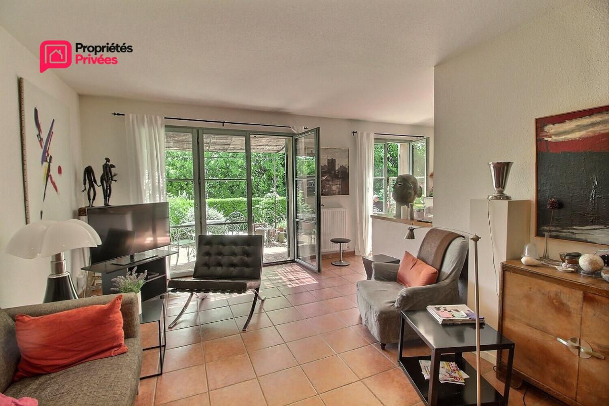 UZES UZES 5 minutes a pieds de la place aux herbes , 85 m² 3 chambres garage place de parking et jardin de 100m² 3