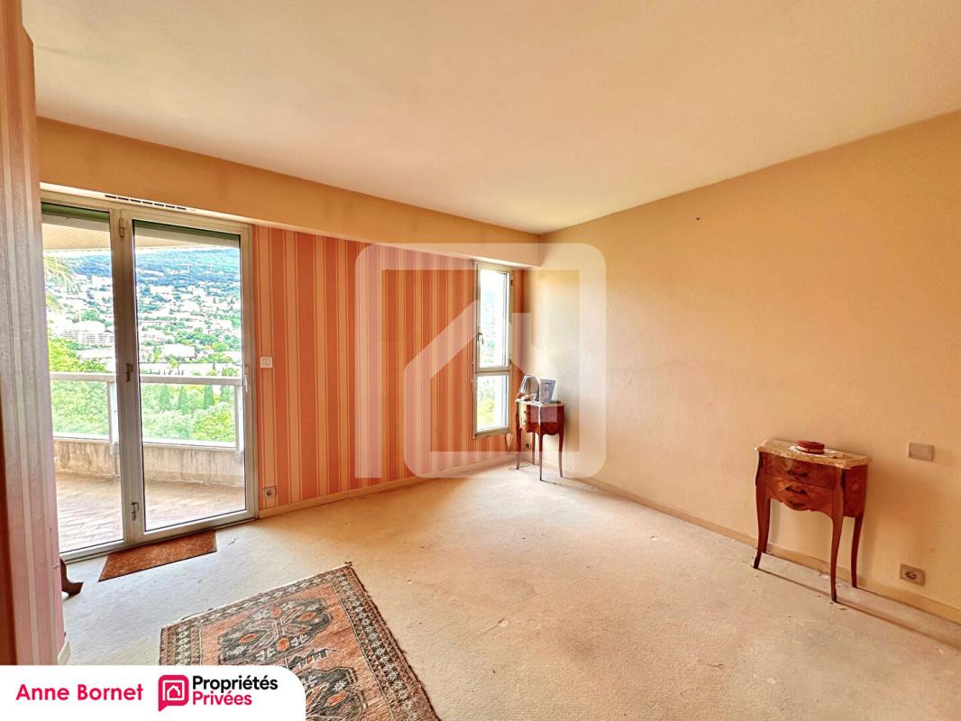 GRASSE Appartement 4 pièces 106 m2, terrasse, balcon, garage fermé, cave 7