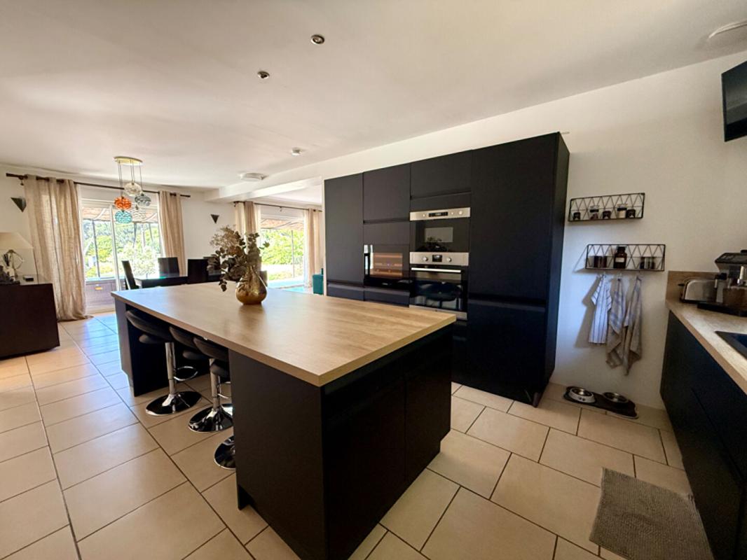 ISTRES Villa secteur du Deven avec piscine et double garage 10