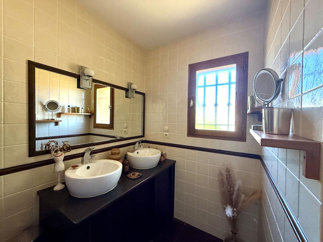 ISTRES Villa secteur du Deven avec piscine et double garage 13