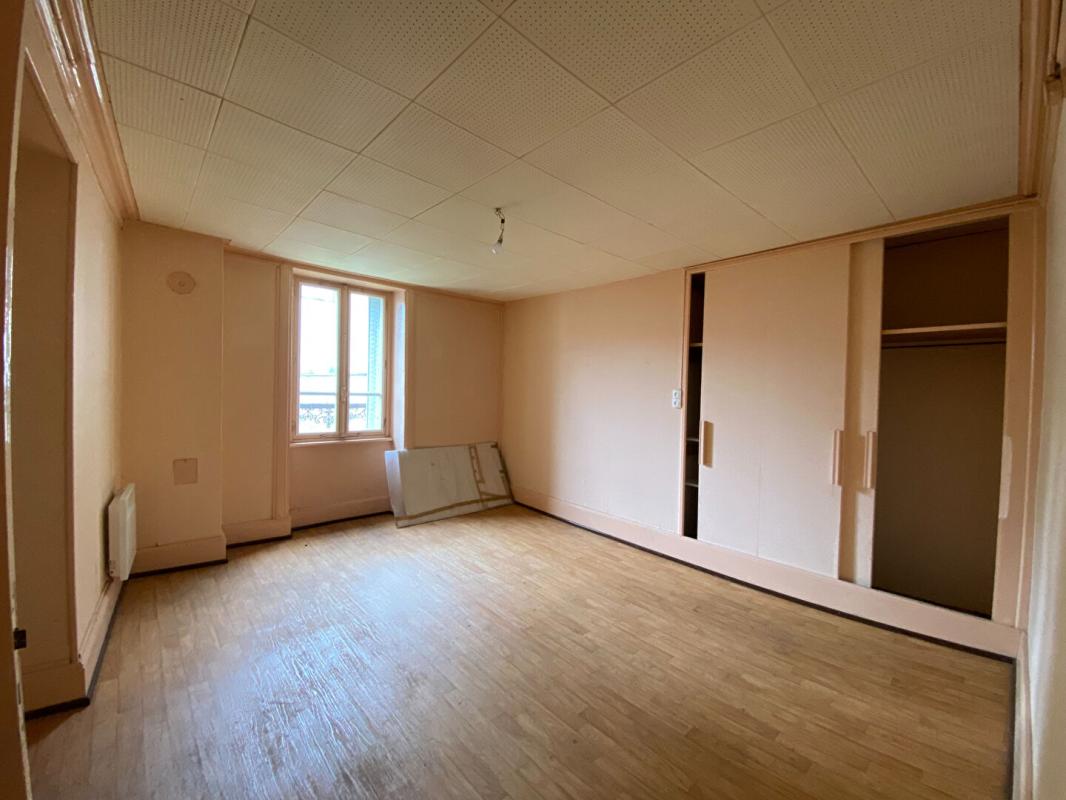 GIAT Maison 300 m² - Jardin - Hangar - Fort potentiel investissement 13