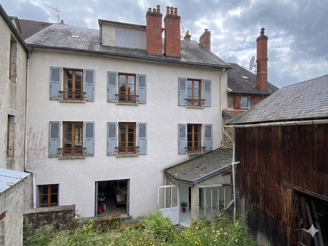 GIAT Maison 300 m² - Jardin - Hangar - Fort potentiel investissement 23