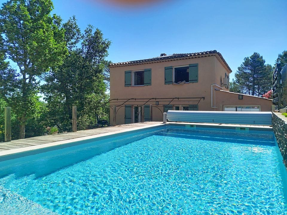 SAINT-MAXIMIN-LA-SAINTE-BAUME Maison Saint Maximin La Sainte Baume 7 pièce(s) 145 m2 1