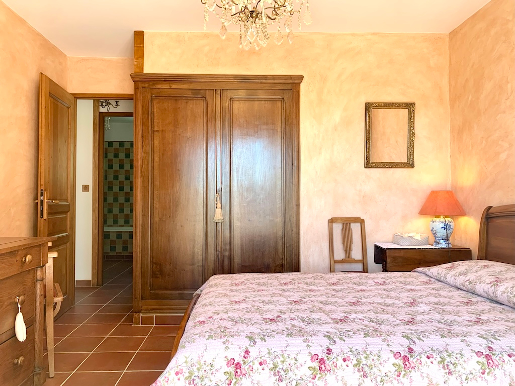 TRESPOUX-RASSIELS Maison plain-pied avec piscine, dépendance et double garage à proximité directe de Cahors 8