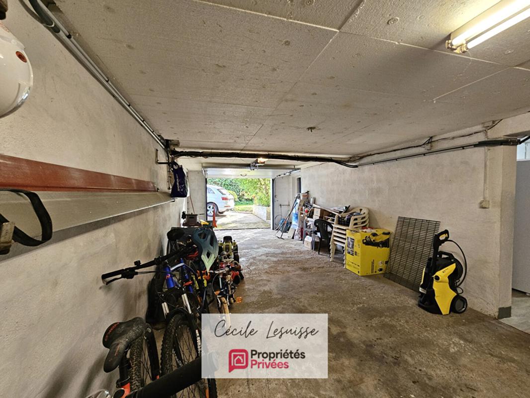 NOTRE-DAME-DE-GRAVENCHON Pavillon viable de plain-pied en très bon état, sur sous-sol complet 15
