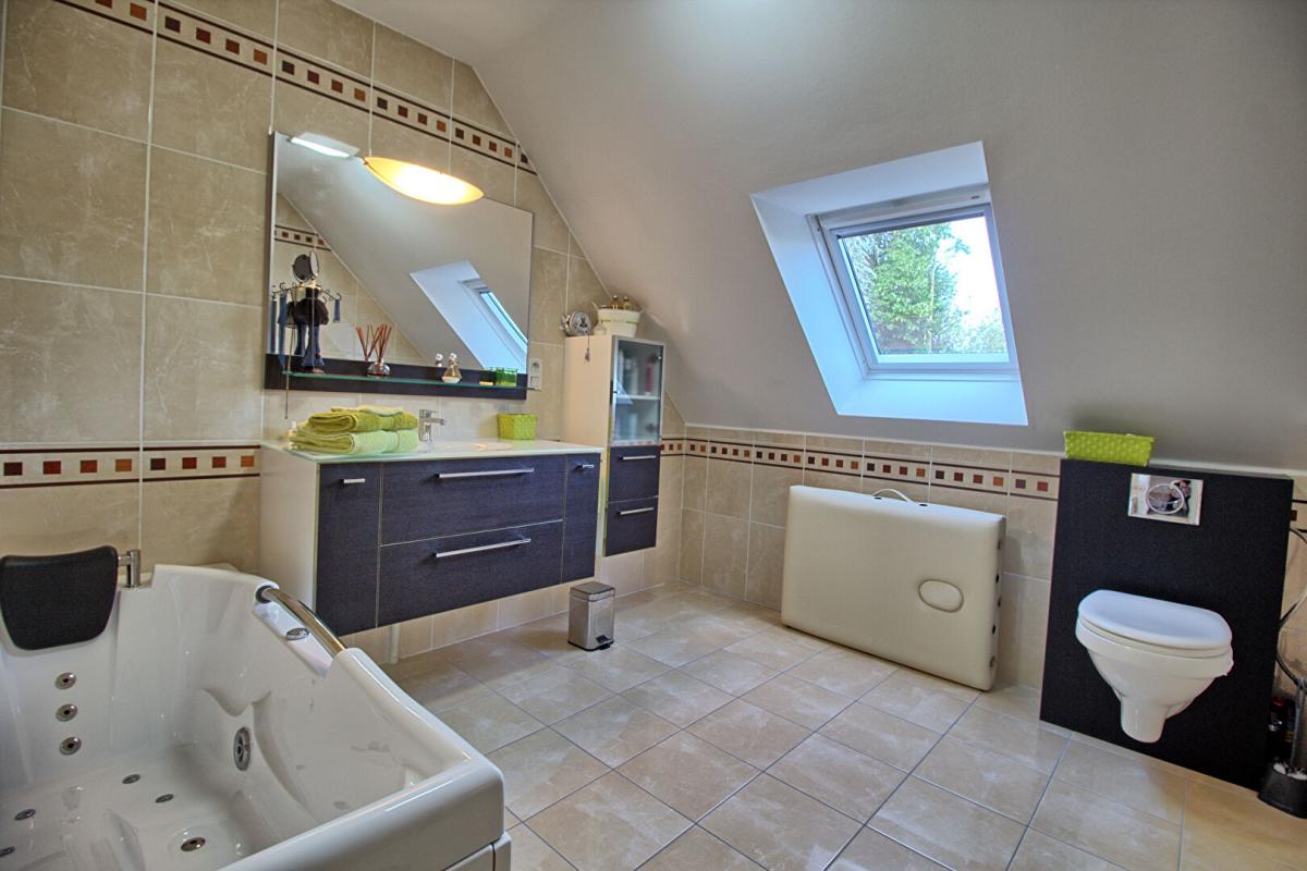 LES PONTS-DE-CE Maison Les Ponts De Ce 6 pièce(s) 116 m2 vie de plain pied sans vis à vis 10